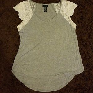 Rue 21 Gray w ivory lace sleeve t-shirt high low